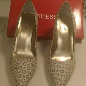 Guess high heel shoes with guess logo tan